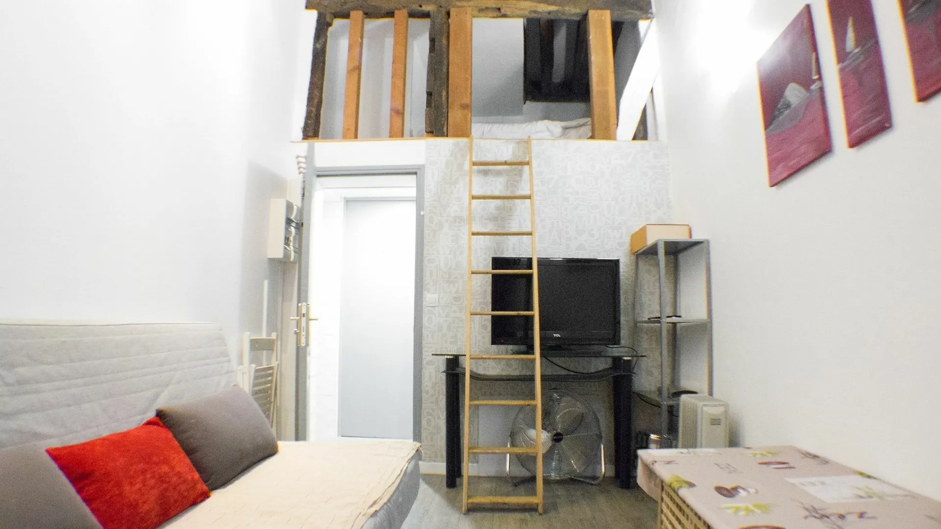 Studio Petit Pompidou Paris Apartment